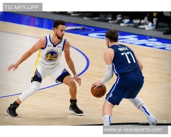 库里赛前训练穿TMac3s向麦迪致敬展现传奇球员的风范