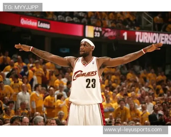 詹姆斯回顾新秀时期经典扣篮瞬间感慨23年光阴如梭对阵骑士再续传奇